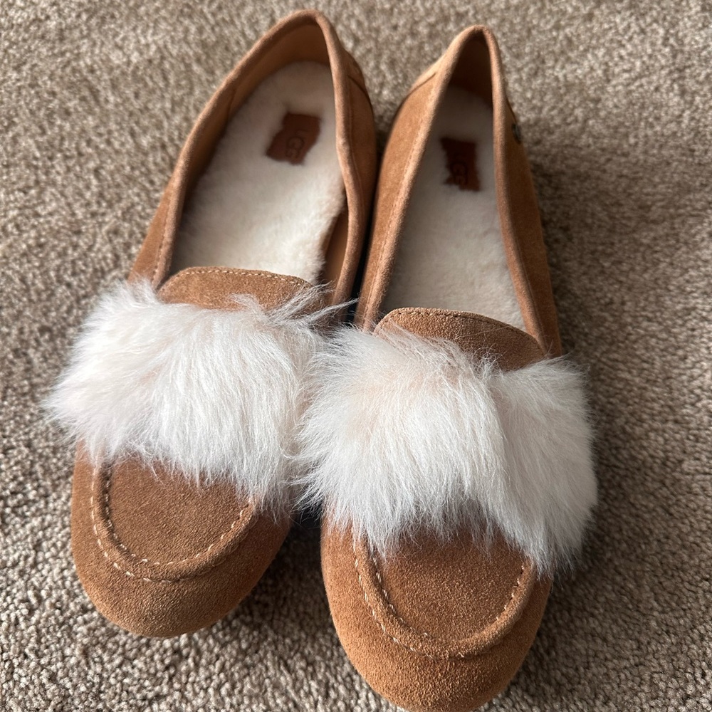 Ugg Cozy Tan Suede Loafers Slippers with Faux Fur Trim - Size 8 - NEW